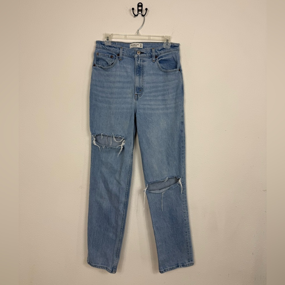 Abercrombie & Fitch ‘90s Straight Ultra High Rise Distressed Denim Jean 30/10R